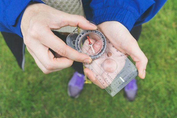 Quelles croisières offrent des excursions pour découvrir les grottes calcaires en Malaisie?